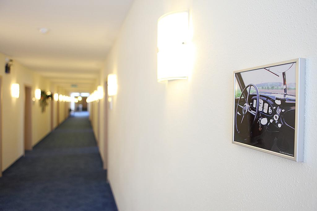 Hotel Garni Max Zwo Dingolfing Bagian luar foto