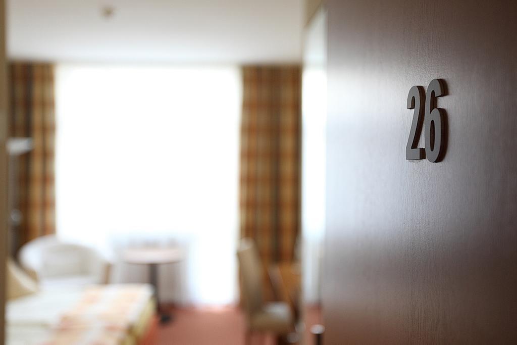 Hotel Garni Max Zwo Dingolfing Bagian luar foto